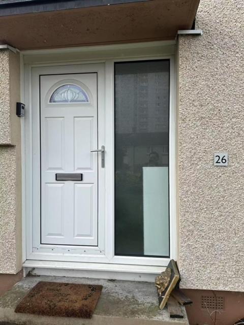 Single In House * Edinburgh